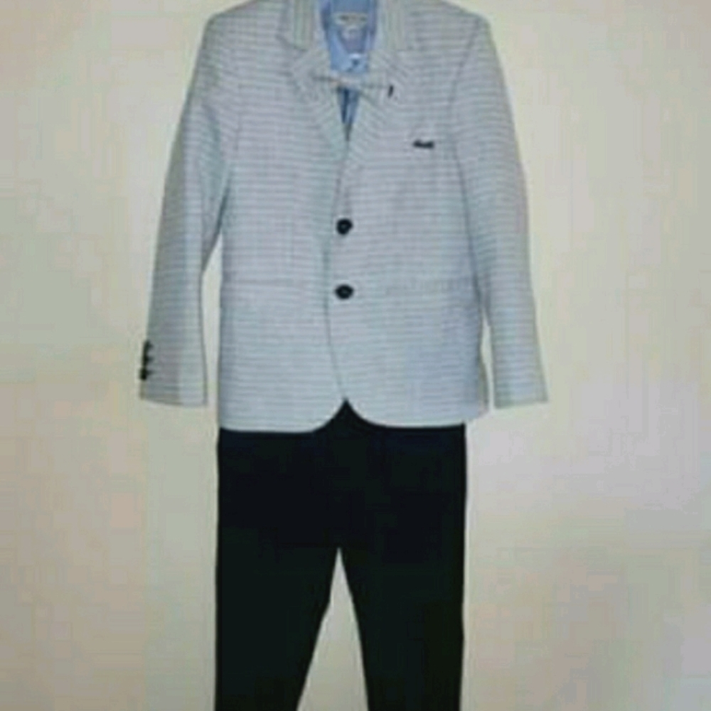 Boys Suit Size 7 - Jacket, Pants, Shirt, Bow Tie
